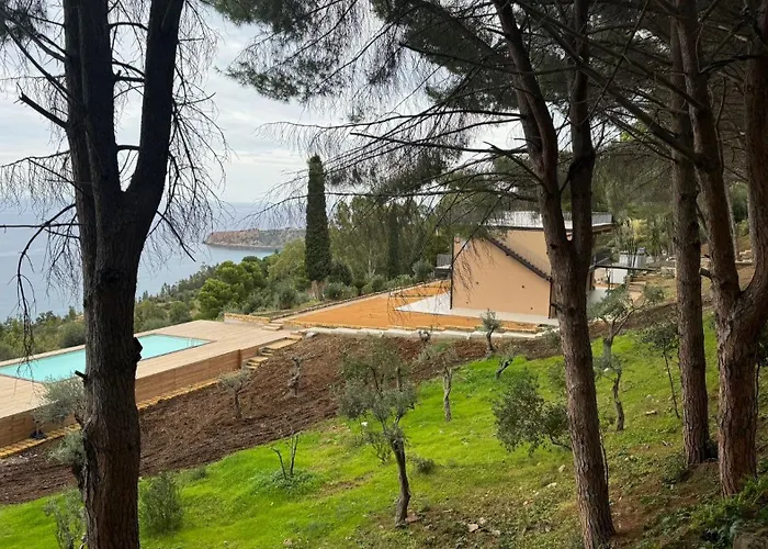 Pini, A Paradise Oasis